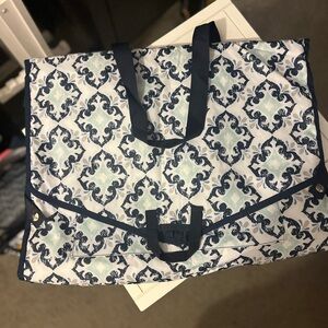 NEW ThirtyOne Well Suited Garment Bag